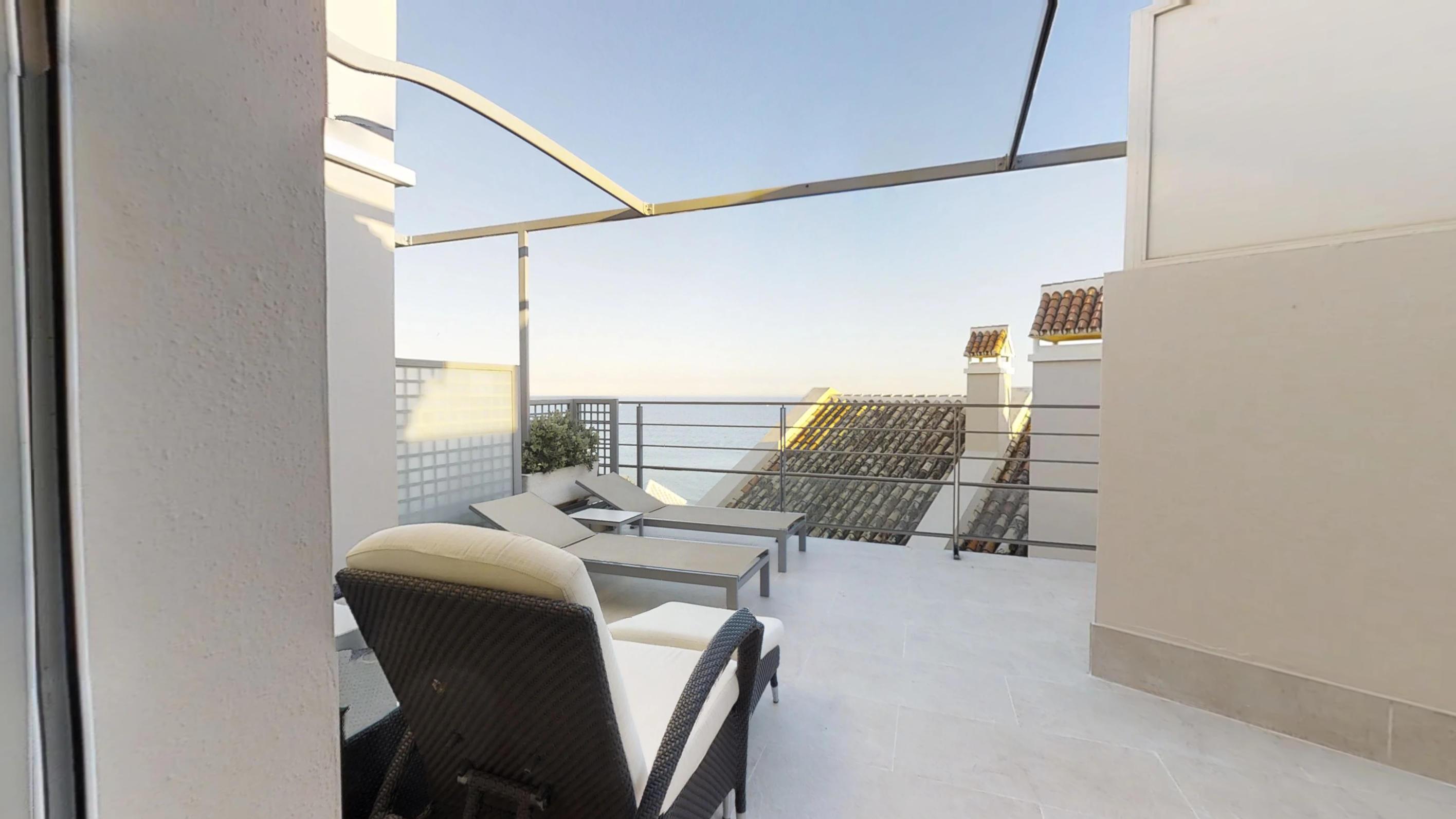 Hotel Vincci Selección Aleysa Benalmádena Exterior foto 3D rendering of a balcony