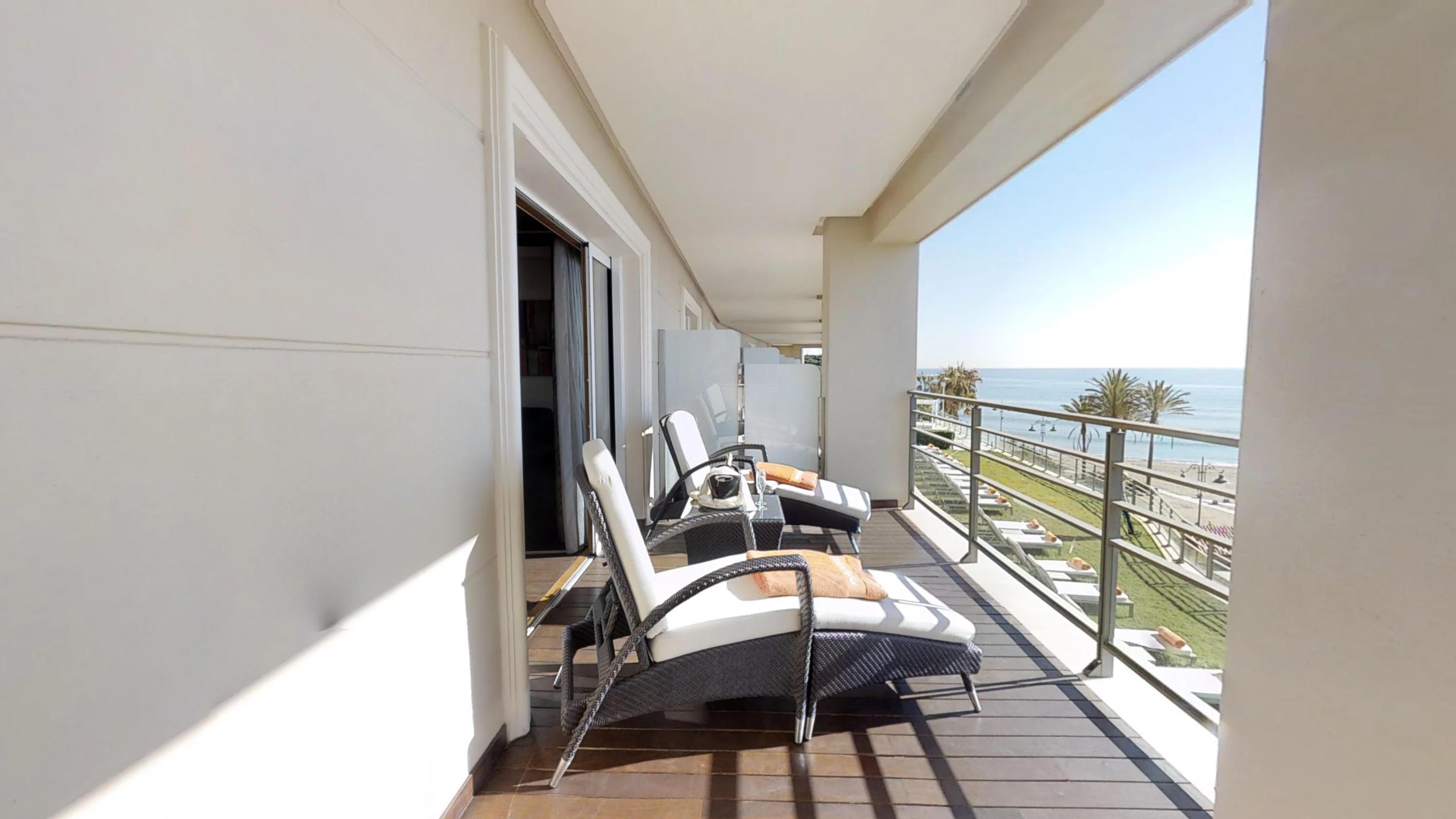 Hotel Vincci Selección Aleysa Benalmádena Exterior foto A balcony