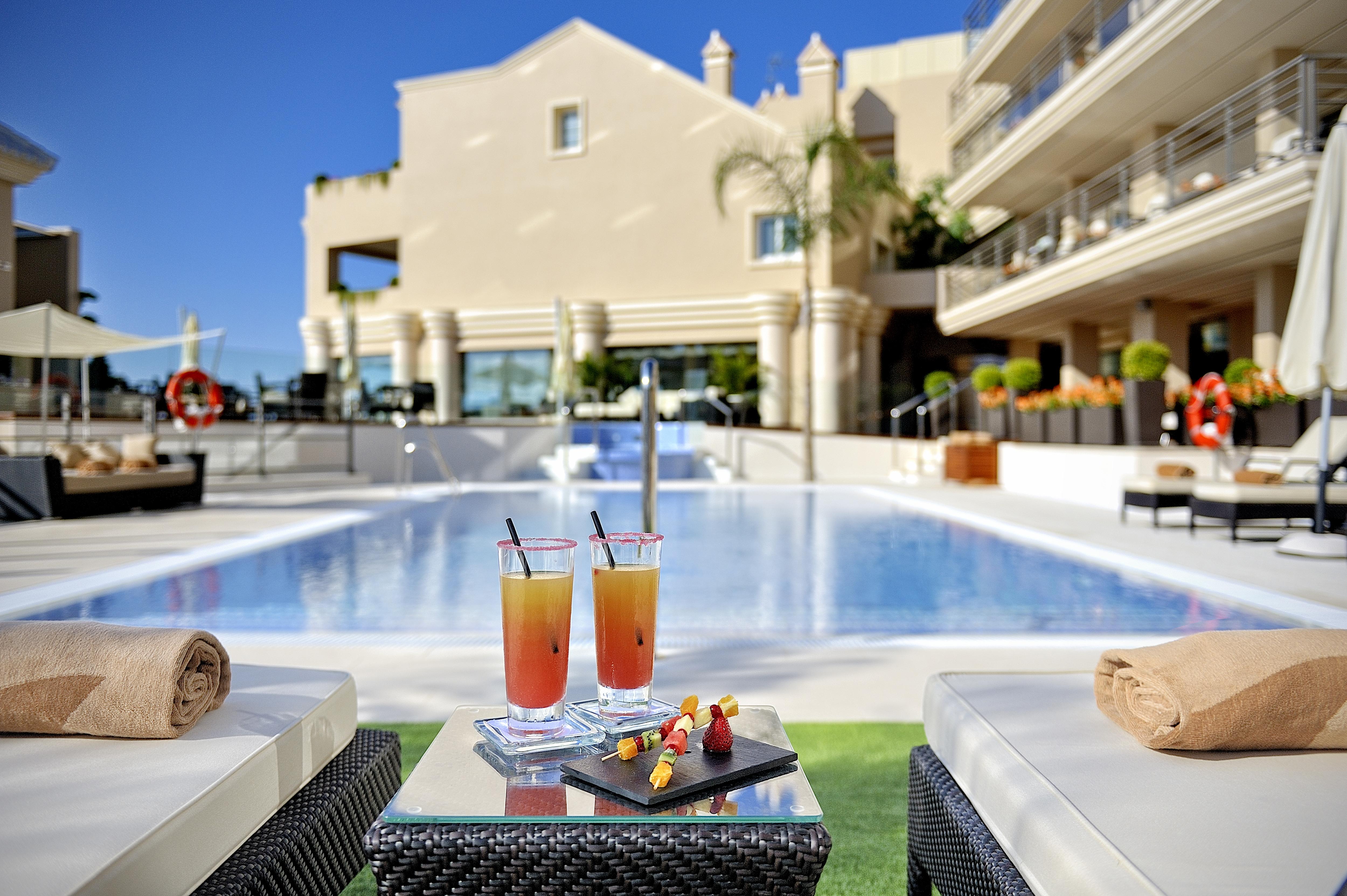 Hotel Vincci Selección Aleysa Benalmádena Exterior foto The pool at the hotel